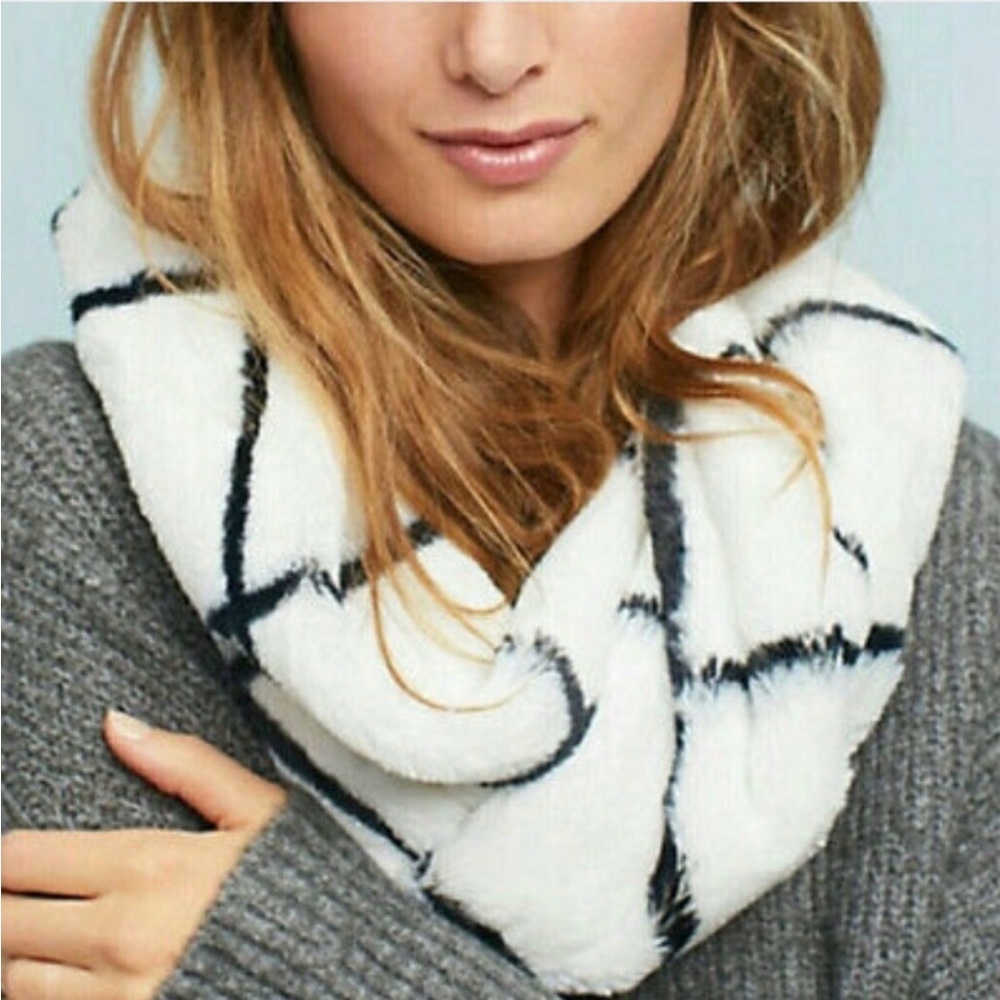 NWT Sleeping On Snow Infinity Wrap Scarf O/S